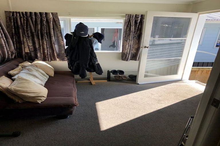 Photo of property in 57 Woodside Road, Massey, Auckland, 0614