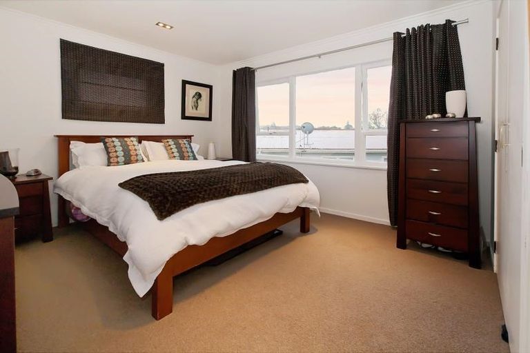 Photo of property in 43 Commodore Drive, Lynfield, Auckland, 1042