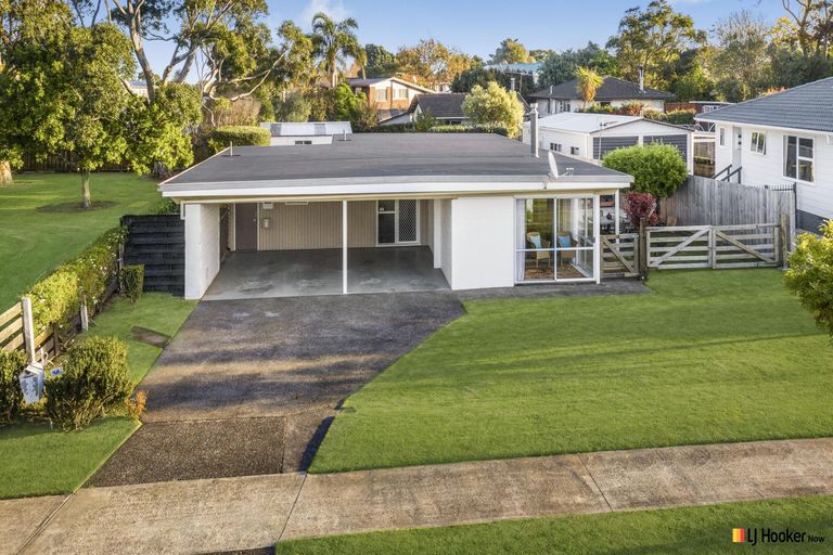 Photo of property in 18 Waterlea Avenue, Mangere Bridge, Auckland, 2022