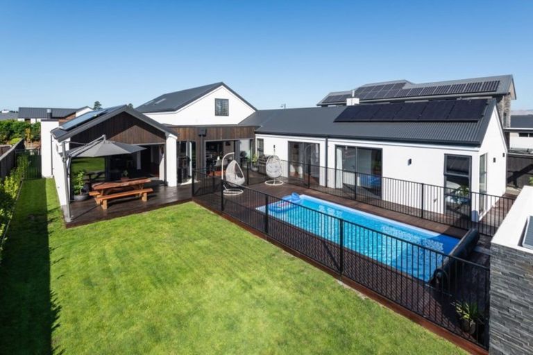 Photo of property in 41 Waterstock Way, Parklands, Christchurch, 8083