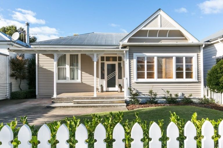 Photo of property in 6 Hall Street, Napier South, Napier, 4110