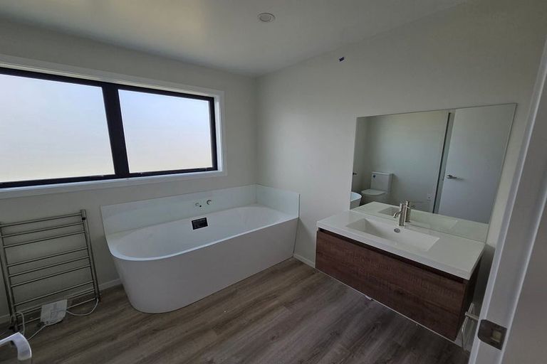 Photo of property in 235 Main Road, Tawa, Wellington, 5028