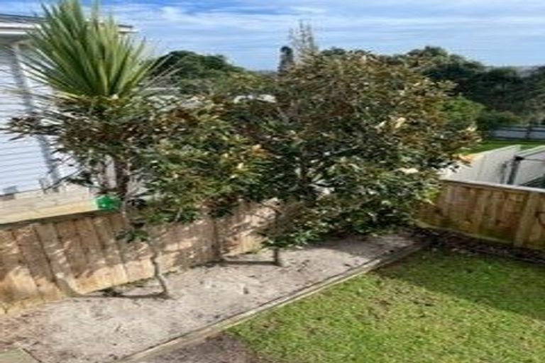 Photo of property in 1/116 Sandspit Road, Shelly Park, Auckland, 2014