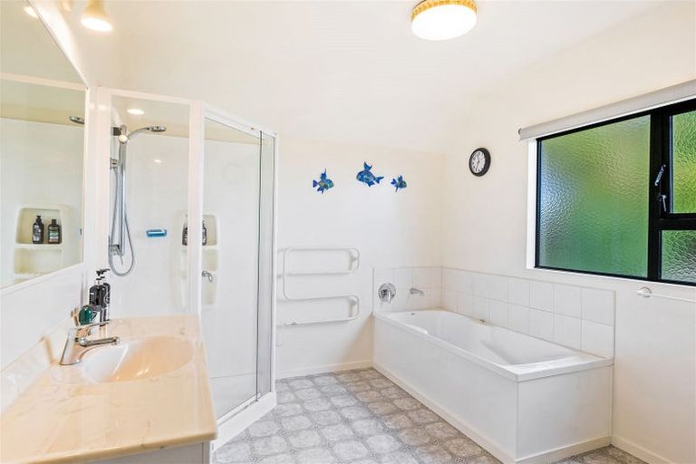 Photo of property in 6 Hillcrest Lane, Levin, 5510