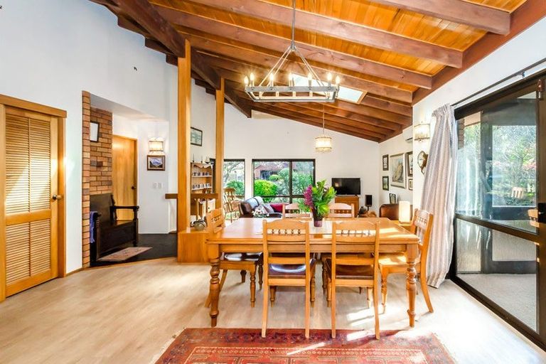 Photo of property in 1 Manu Grove, Waikanae, 5036