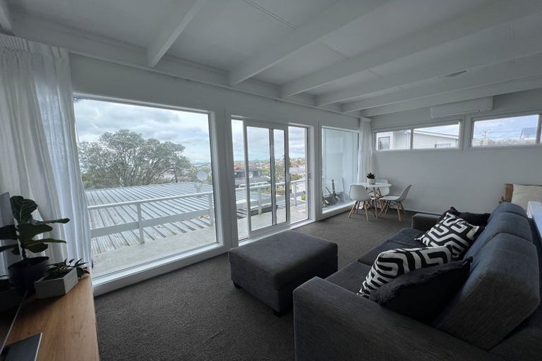 Photo of property in 2/8 Rewi Street, Torbay, Auckland, 0630