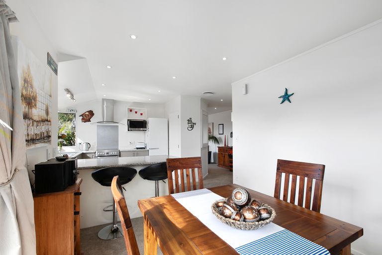 Photo of property in 9 Dobell Road, Stanmore Bay, Whangaparaoa, 0932