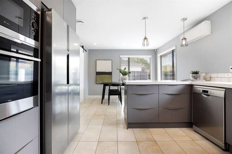 Photo of property in 2/18b Blighs Road, Strowan, Christchurch, 8052