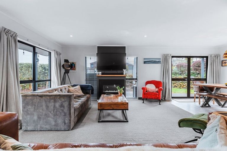 Photo of property in 83 Harvey Street, Waipahihi, Taupo, 3330