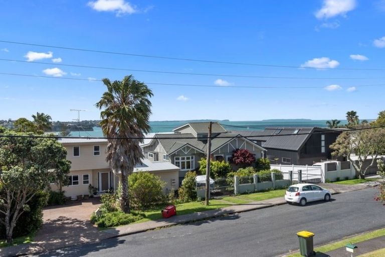 Photo of property in 1/140 Churchill Road, Rothesay Bay, Auckland, 0630
