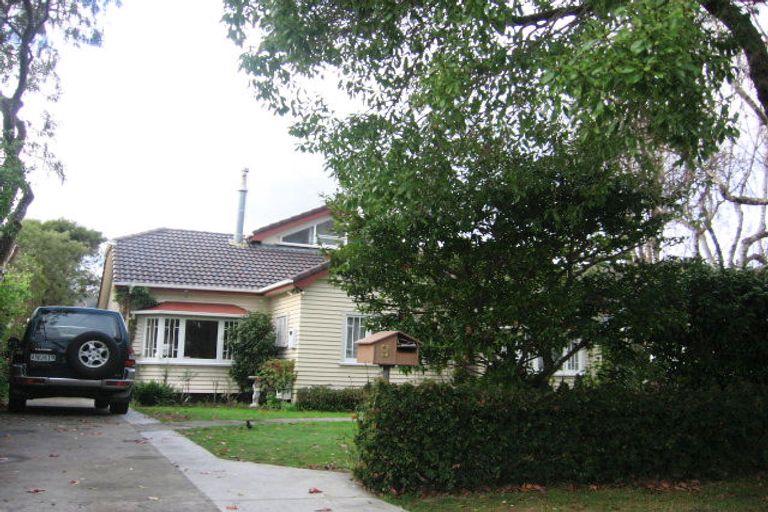 Photo of property in 9 Ngaio Crescent, Woburn, Lower Hutt, 5010