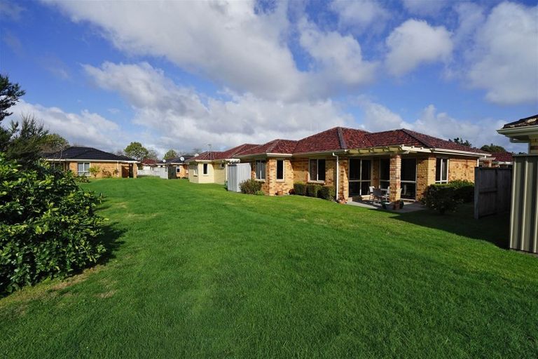 Photo of property in 37 Sovereign Isle Lane, Rototuna, Hamilton, 3210