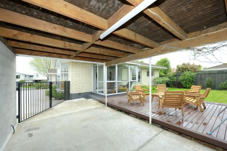 Photo of property in 2/47 Woodbury Street, Russley, Christchurch, 8042