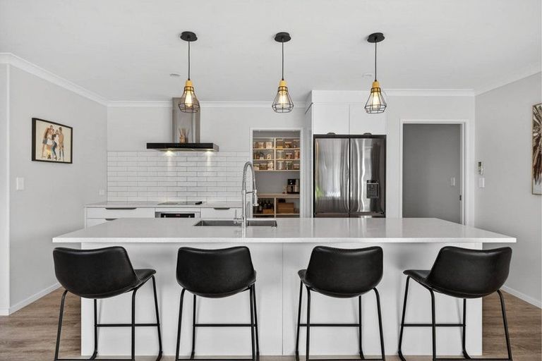 Photo of property in 33 Te Kio Crescent, Papamoa Beach, Papamoa, 3118