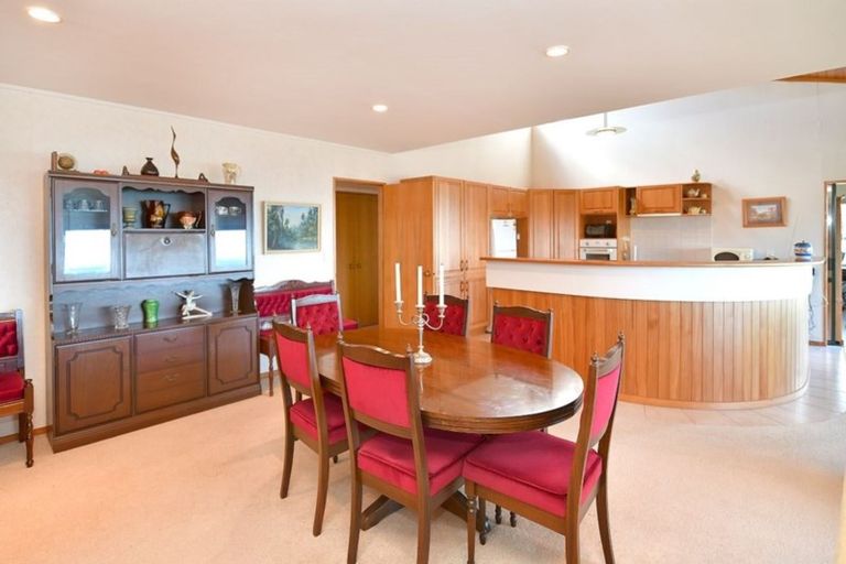 Photo of property in 46 Wade River Road, Stanmore Bay, Whangaparaoa, 0932