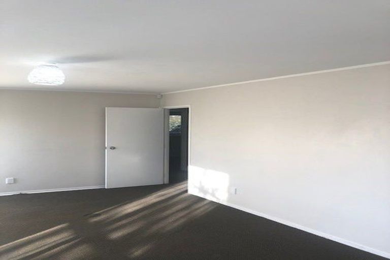 Photo of property in 2/25 Melleray Place, Randwick Park, Auckland, 2105