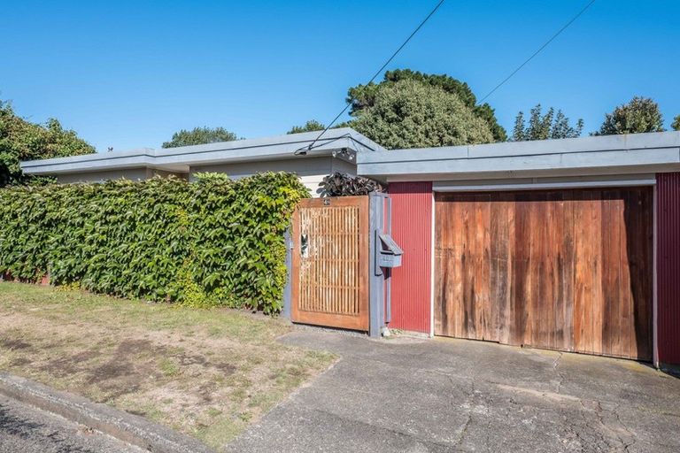 Photo of property in 48 Dale Road, Raumati South, Paraparaumu, 5032