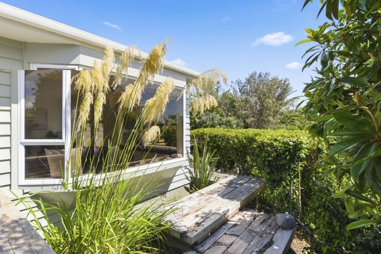 Photo of property in 7 Whyte Street, Paraparaumu Beach, Paraparaumu, 5032