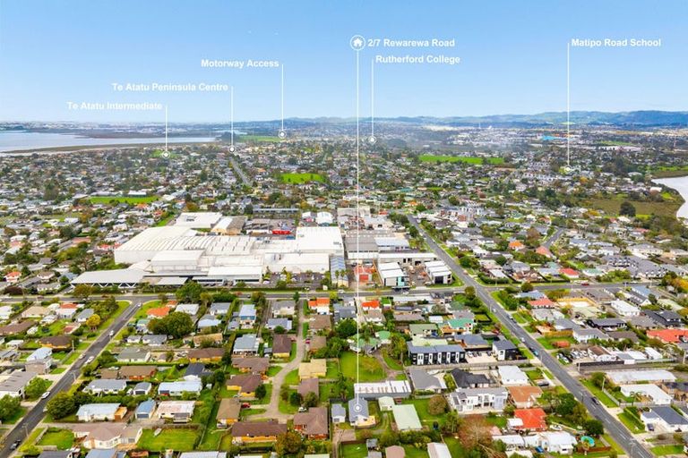 Photo of property in 2/7 Rewarewa Road, Te Atatu Peninsula, Auckland, 0610