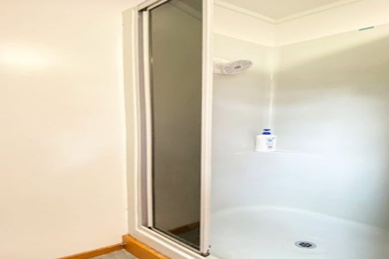 Photo of property in 4/43-53 Chivalry Road, Glenfield, Auckland, 0629