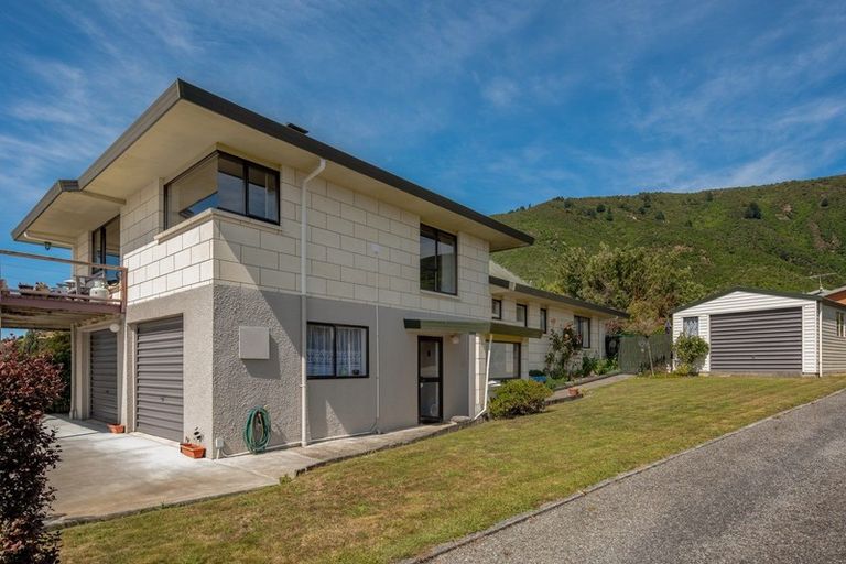 Photo of property in 108 Moana View Road, Waikawa, Picton, 7220