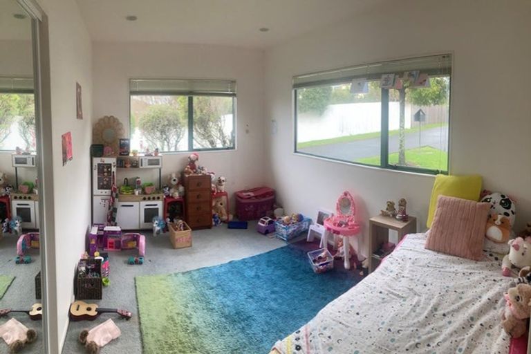 Photo of property in 4 Savoy Road, Orewa, 0931