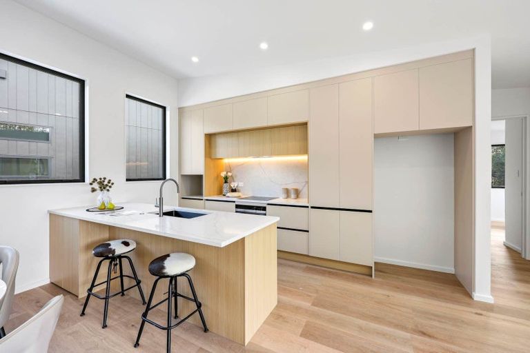 Photo of property in 40a Powrie Street, Glenfield, Auckland, 0629
