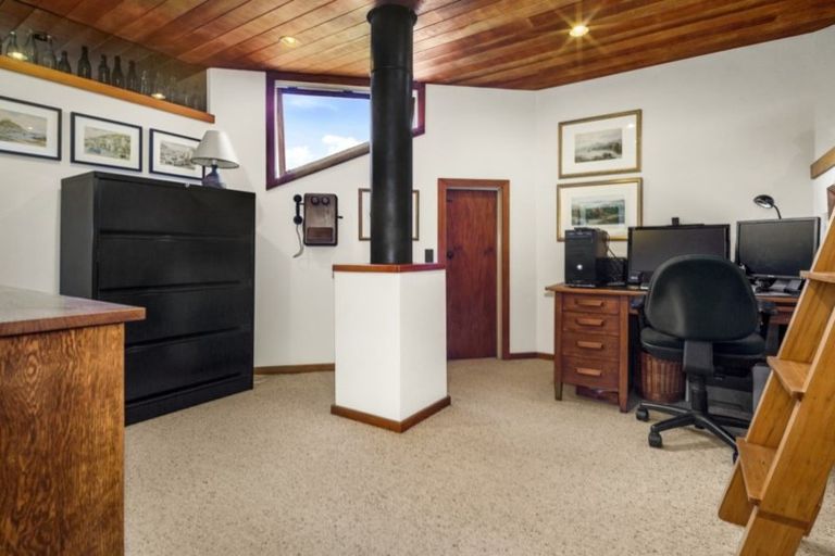 Photo of property in Lowry Cottage, 425 Fergusson Drive, Heretaunga, Upper Hutt, 5018