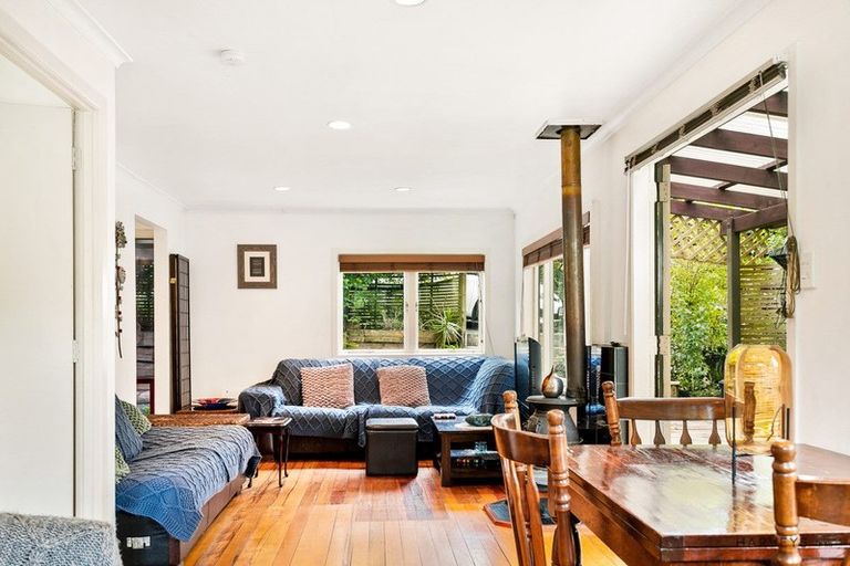 Photo of property in 7 Fairmount Road, Titirangi, Auckland, 0604