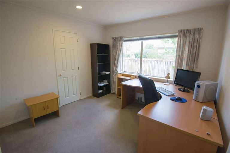 Photo of property in 8 Amberwood Drive, Northpark, Auckland, 2013