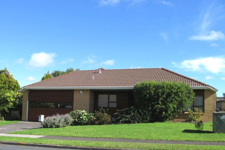 Photo of property in 17 Cornelian Crescent, Half Moon Bay, Auckland, 2012