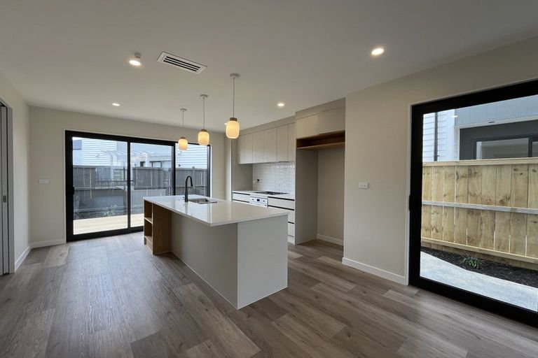 Photo of property in 8 Babos Avenue, Kumeu, 0810