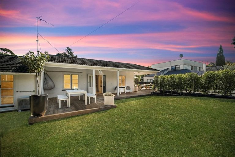 Photo of property in 1/86 Beach Road, Castor Bay, Auckland, 0620