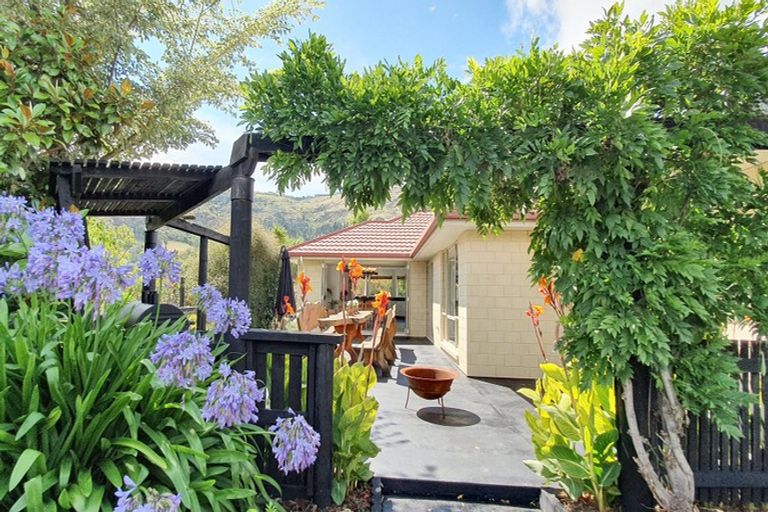 Photo of property in 6 Deavoll Place, Heathcote Valley, Christchurch, 8022