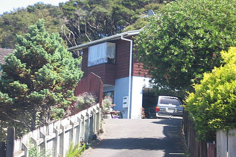 Photo of property in 1/6 Mcquoid Place, Glenfield, Auckland, 0629