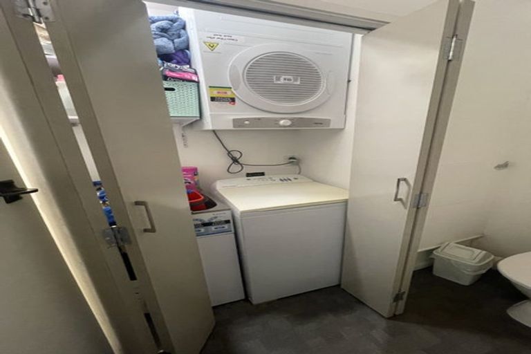 Photo of property in 5/4 Claremont Grove, Mount Victoria, Wellington, 6011