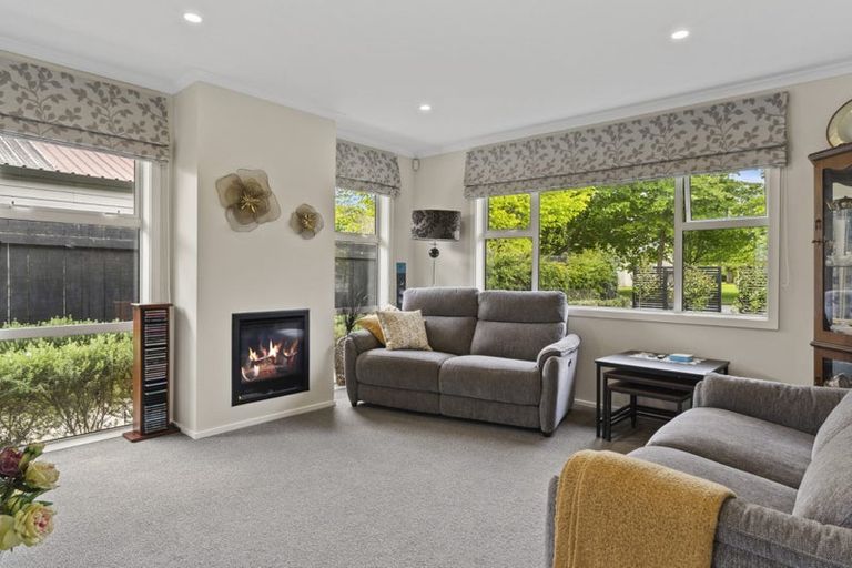 Photo of property in 4 Palmer Crescent, Silverstream, Upper Hutt, 5019
