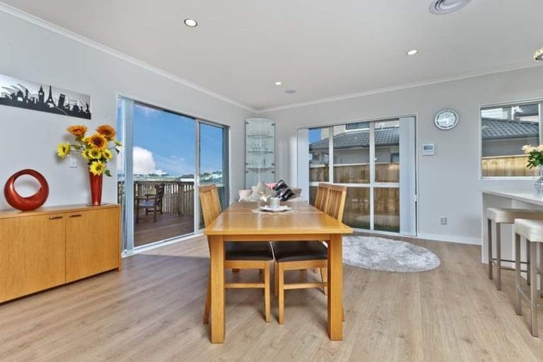 Photo of property in 14 Ascension Crescent, Orewa, 0931
