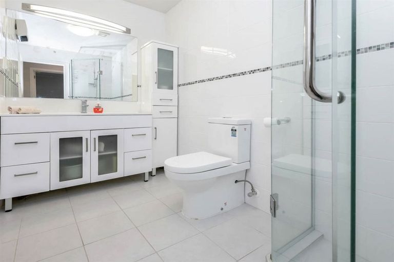 Photo of property in 17 Copperfield Terrace, Mellons Bay, Auckland, 2014