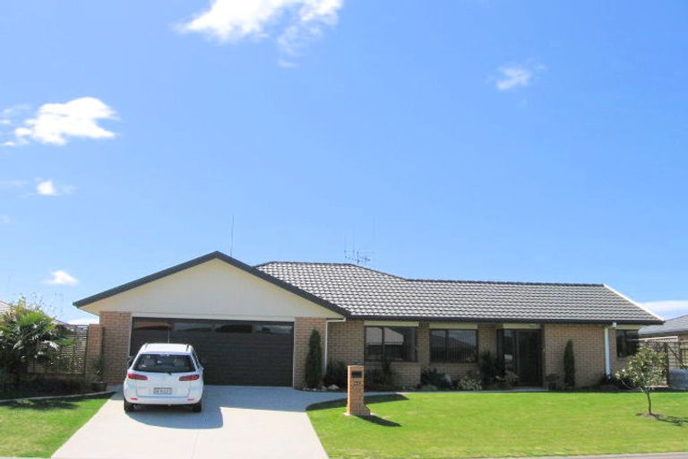 Photo of property in 44 Summerland Crescent, Papamoa Beach, Papamoa, 3118