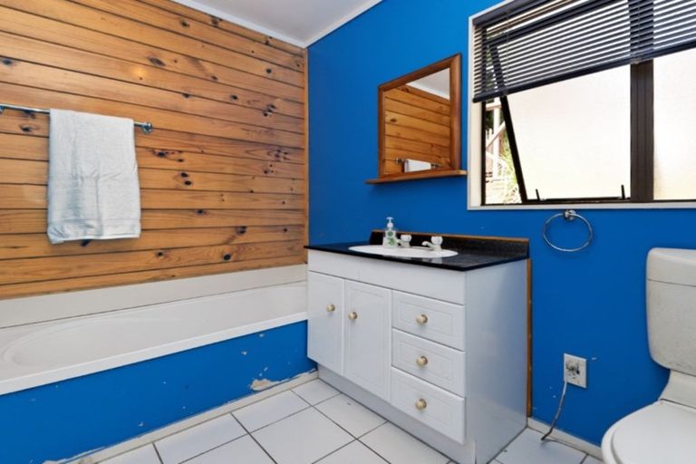 Photo of property in 130 Victory Road, Laingholm, Auckland, 0604