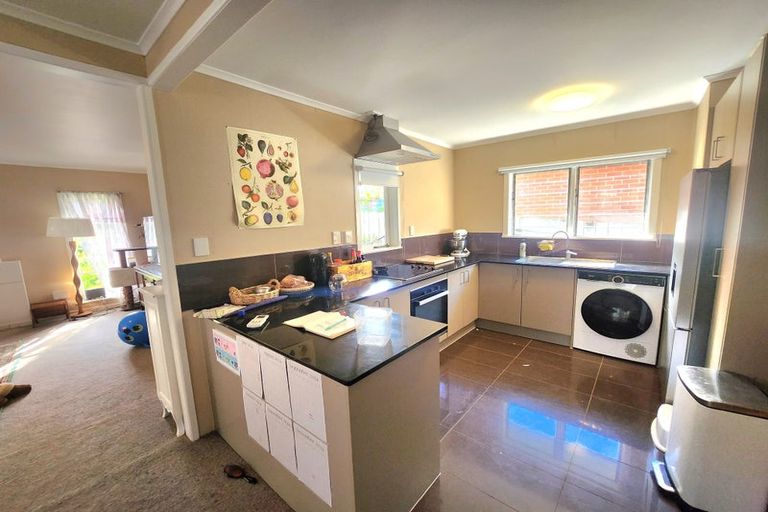 Photo of property in 27 Glenfern Road, Mellons Bay, Auckland, 2014