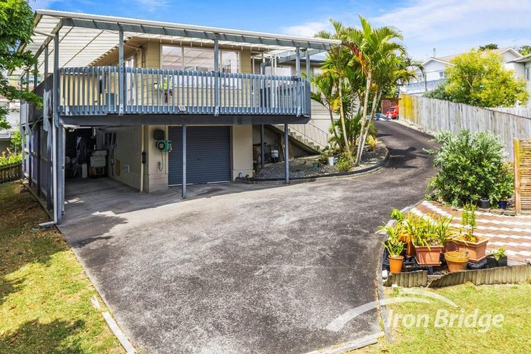 Photo of property in 21 Celeste Place, Totara Vale, Auckland, 0627