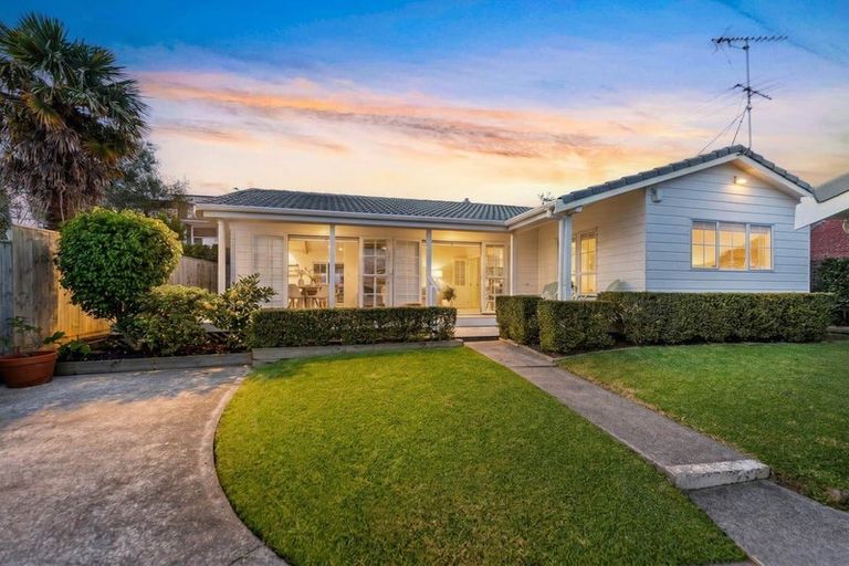 Photo of property in 2/25 College Road, Northcote, Auckland, 0627