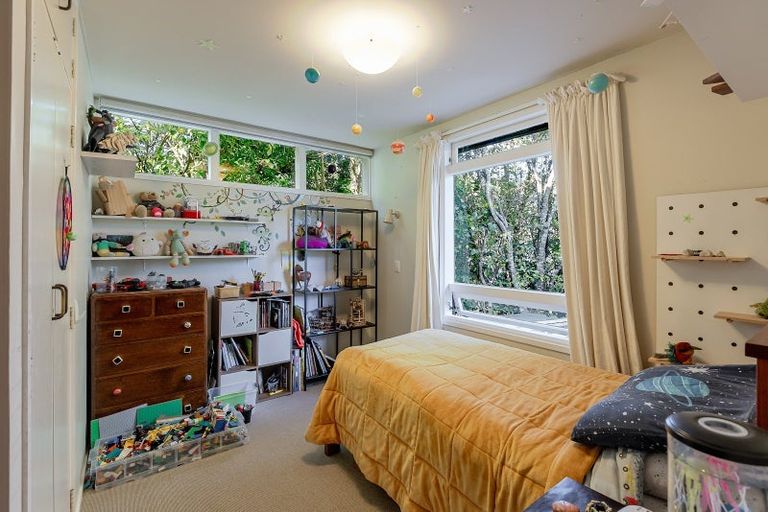 Photo of property in 8 Christina Grove, Normandale, Lower Hutt, 5010