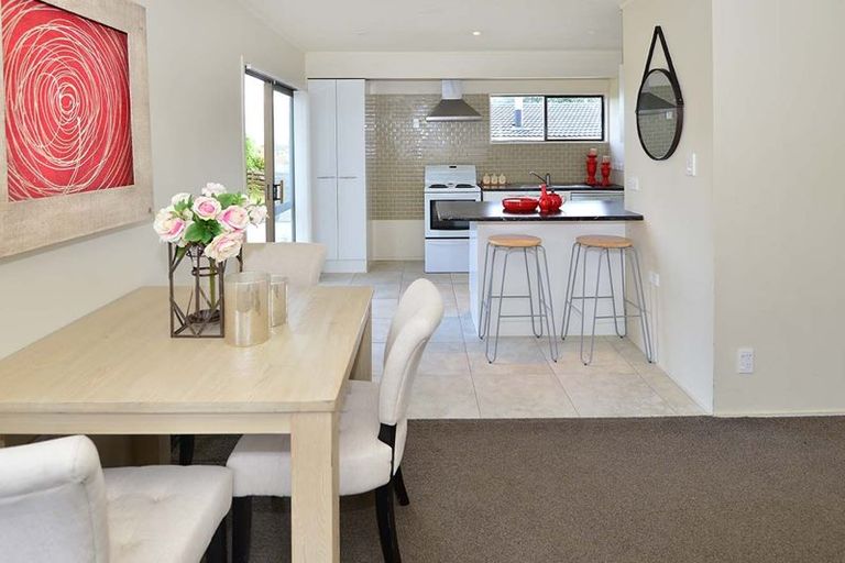 Photo of property in 2/123 Lynn Road, Bayview, Auckland, 0629