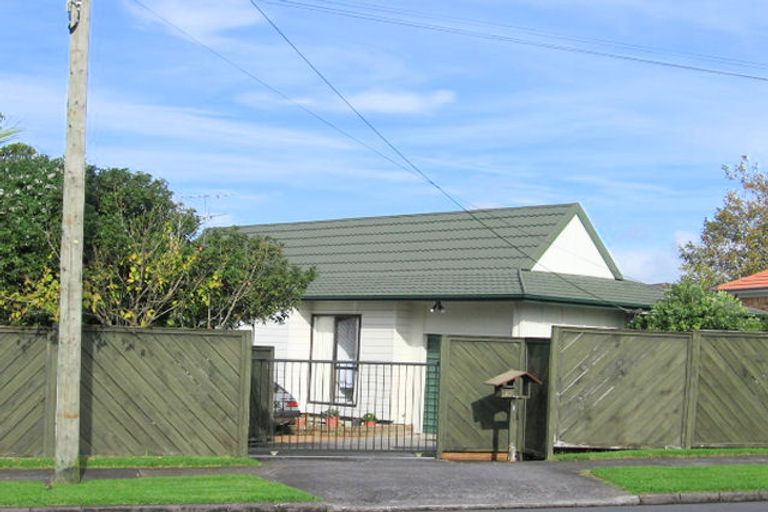 Photo of property in 10 Bradbury Road, Botany Downs, Auckland, 2010