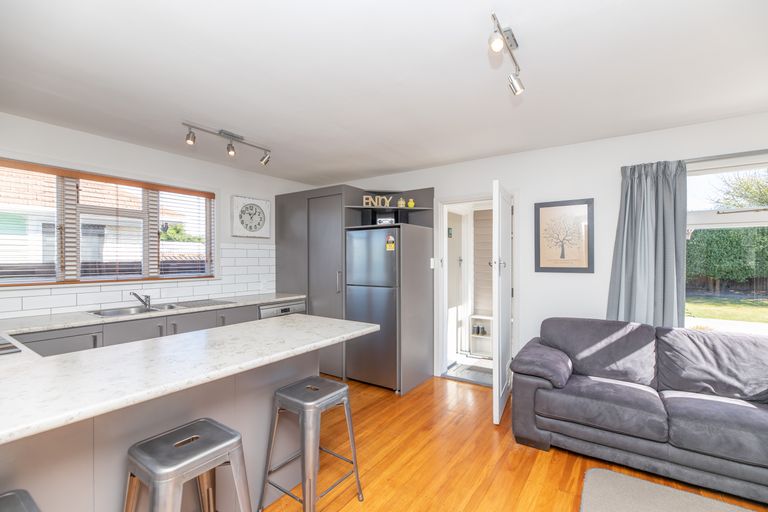 Photo of property in 19 Wilton Crescent, Bishopdale, Christchurch, 8053