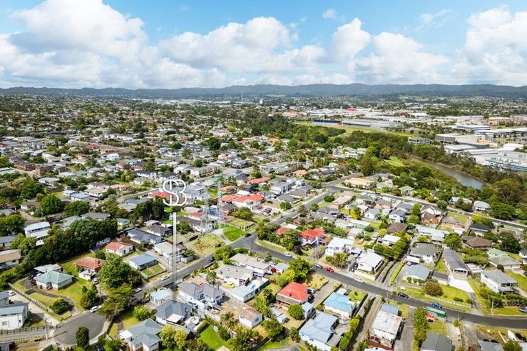Photo of property in 16 Paton Avenue, Te Atatu South, Auckland, 0610