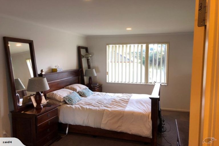 Photo of property in 15 Condor Place, Unsworth Heights, Auckland, 0632